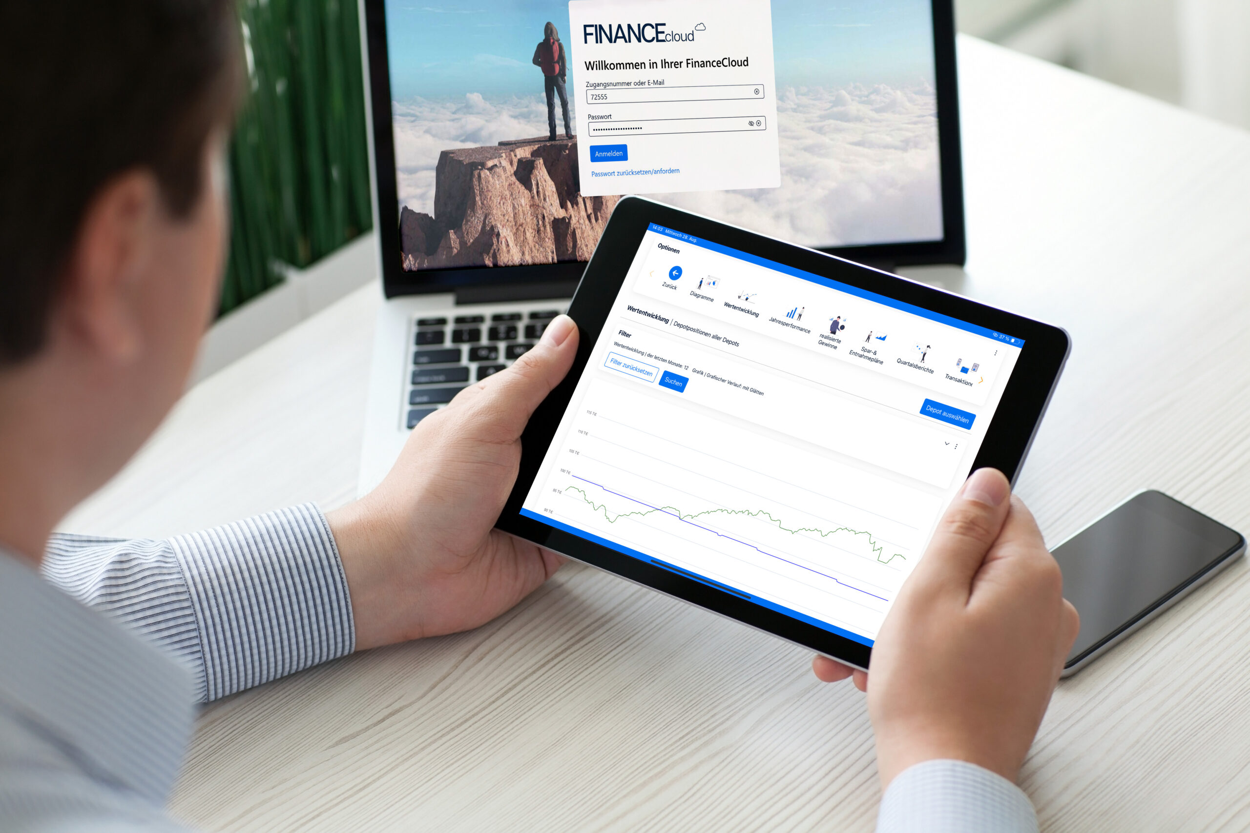 FinanceCloud iPad mit Laptop